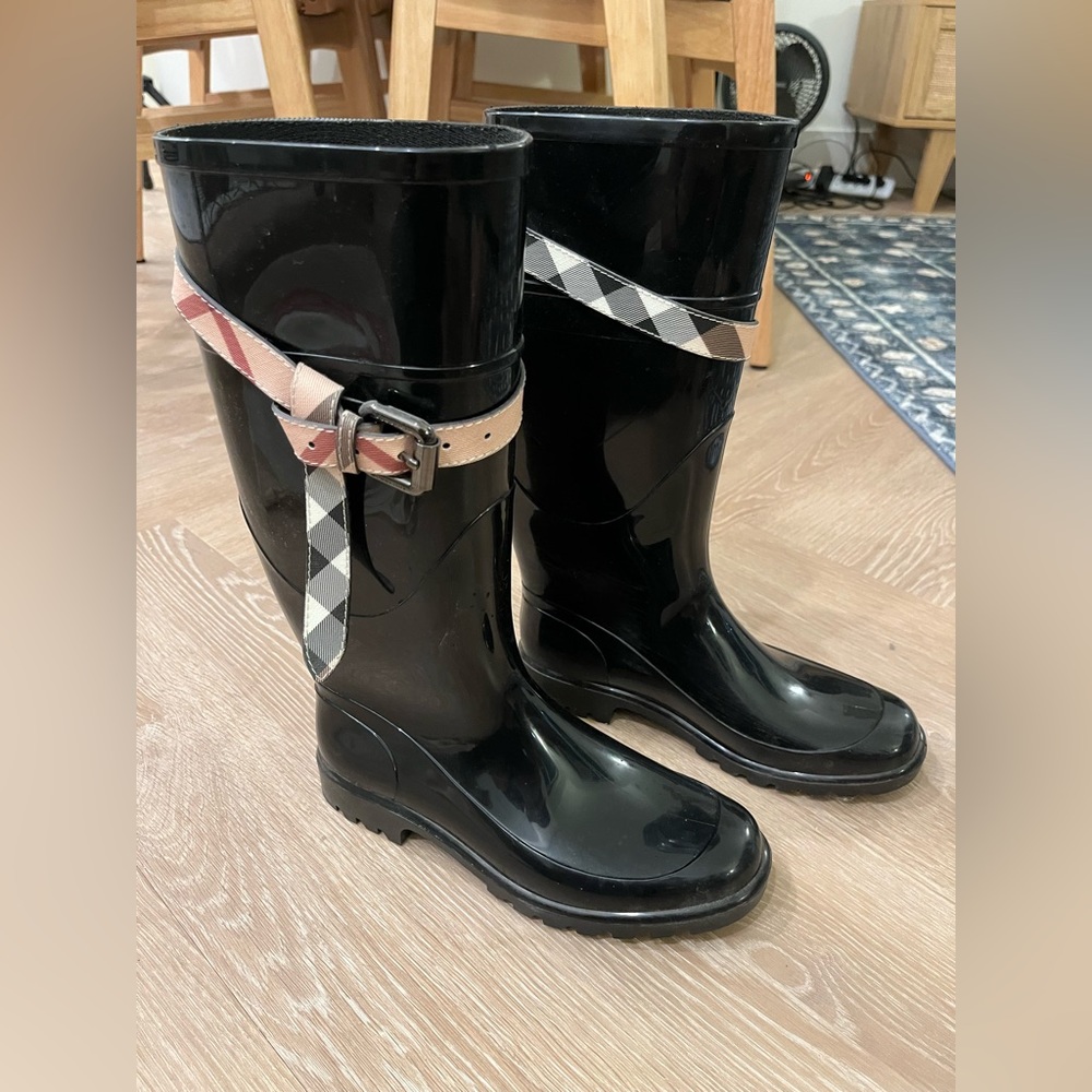 Burberry Black Kenyon Nova Belt Rain Boots Size EU 37 Never Worn No Box